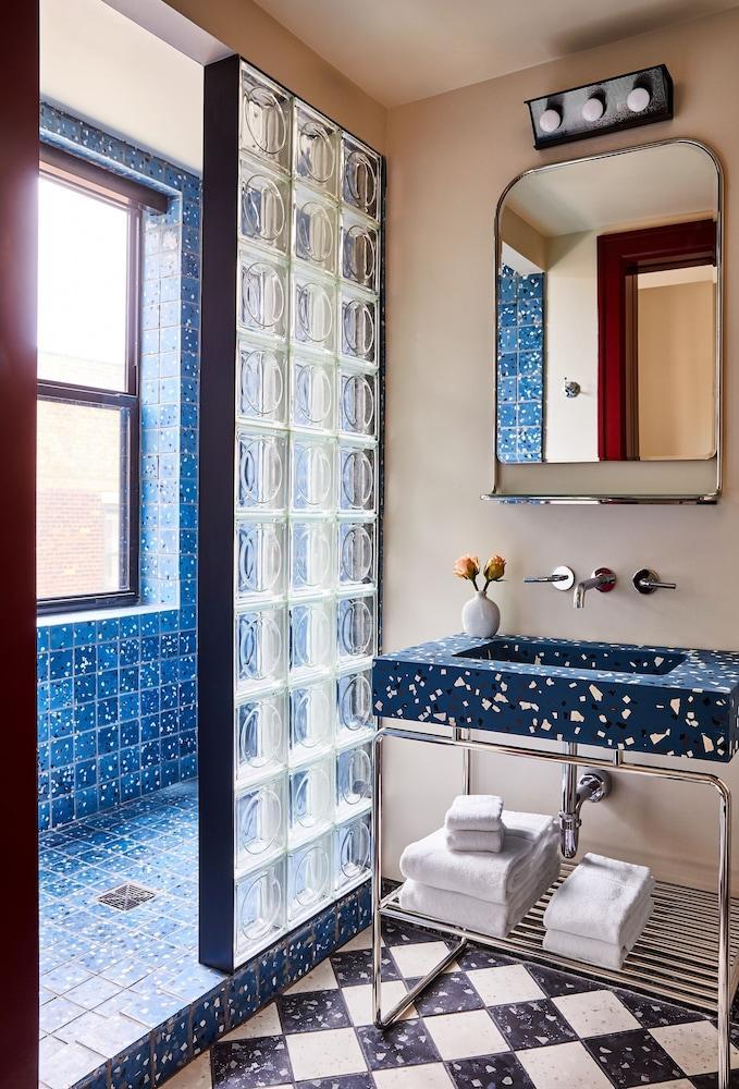 The Siren Hotel, An Ash 4*